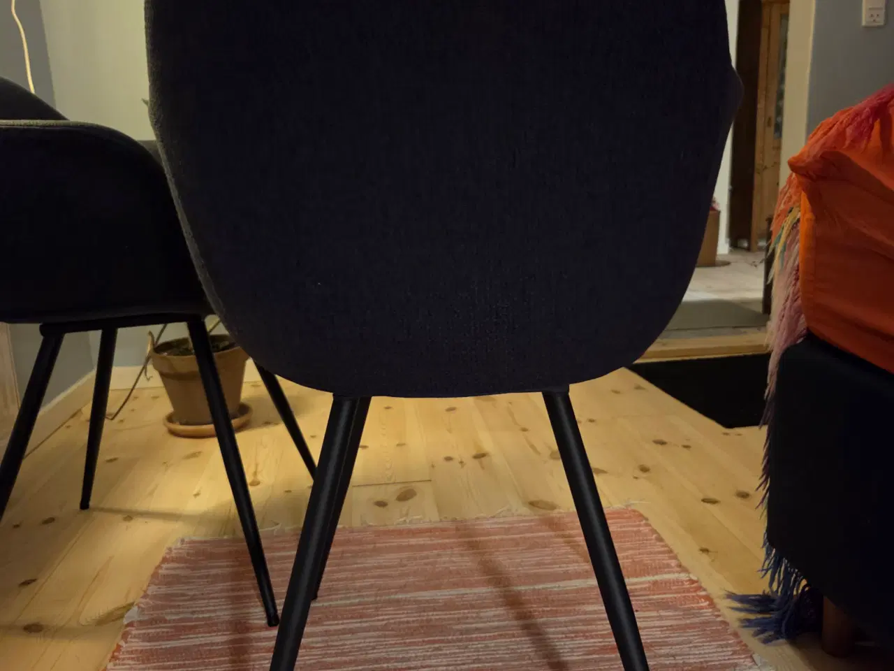 Billede 3 - Spisebordsstole i blåt stof