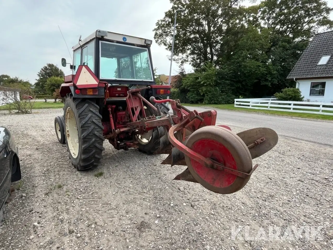 Billede 4 - Veterantraktor med plov IH