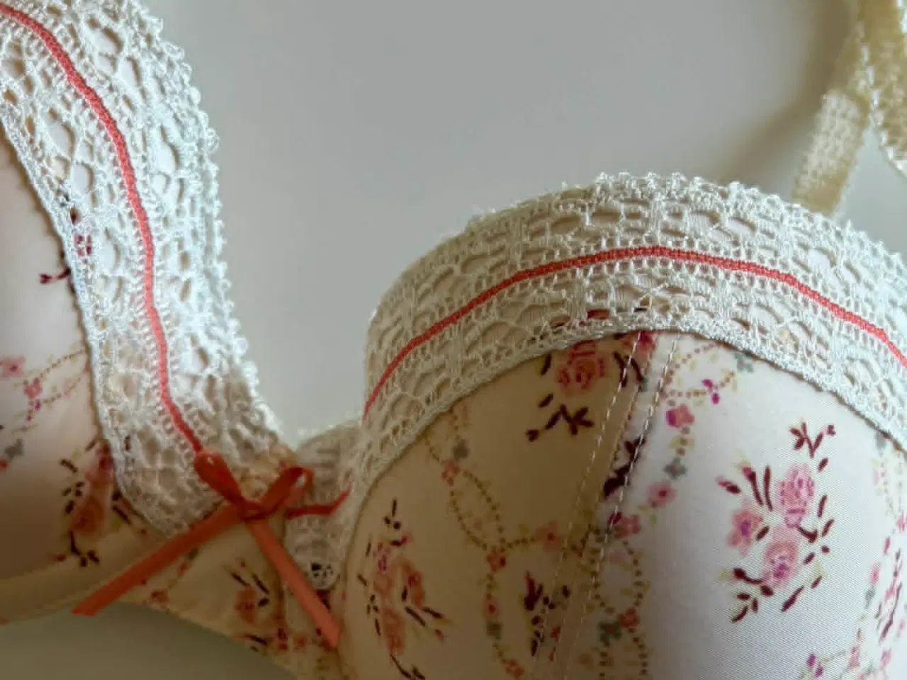 Billede 2 - Passionata undertøj, bh og g-streng, str. 75C/42