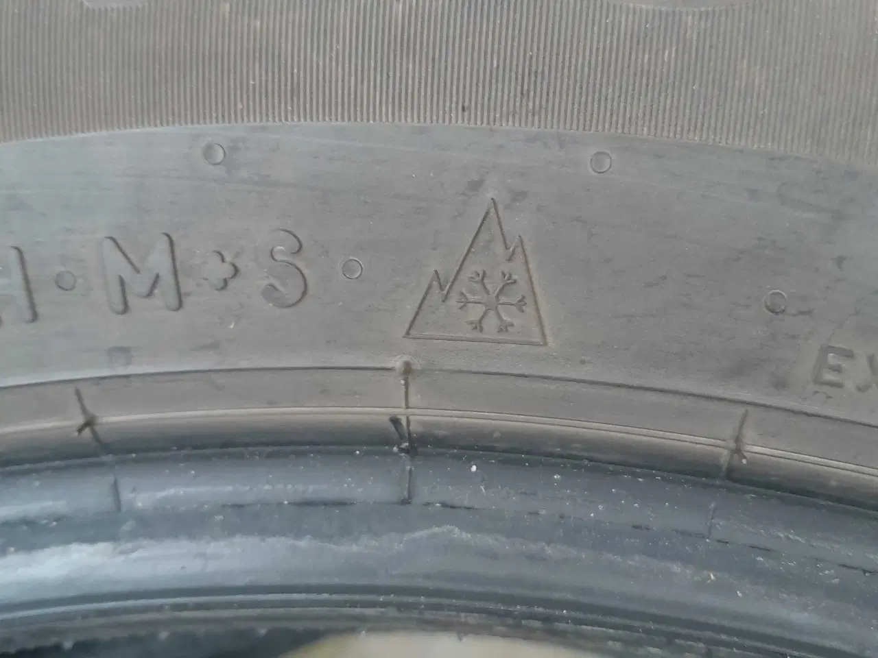 Billede 3 - 2 stk Helårsdæk 235/50-19