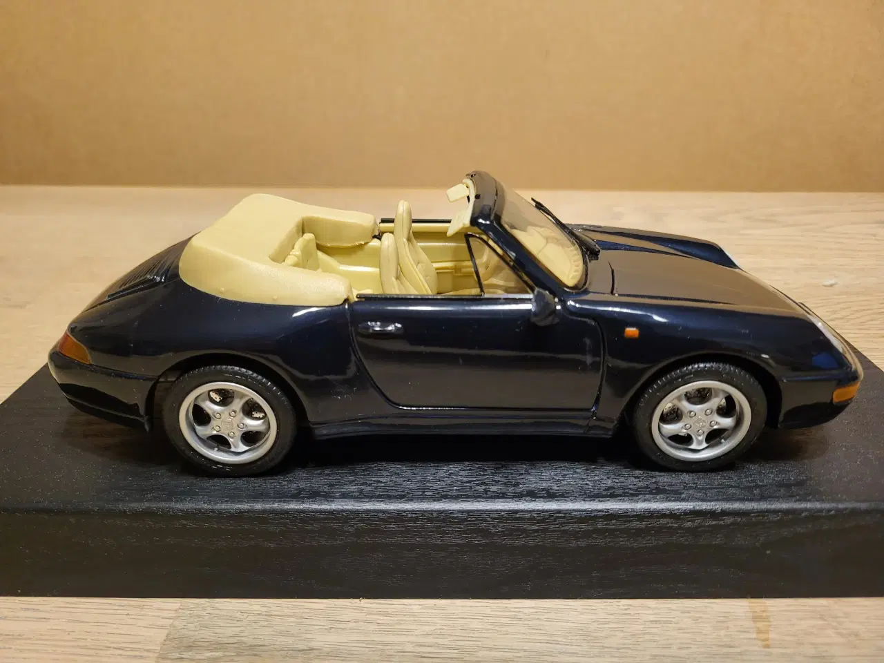 Billede 3 - Modelbil, Porsche 911 Cabriolet 1994, skala 1/18