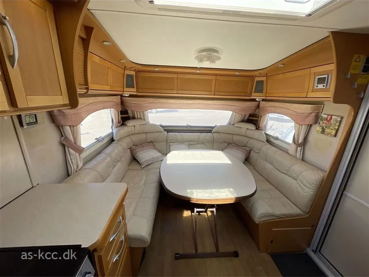 Billede 9 - 2008 - Kabe Royal 560 XL KS   Kabe Royal 560 XL KS 4 sovepladser, 6 siddepladser, Mover, Solceller, Vintertelt, Isabella Sun Shine 2,5 solsejl. SÆLGES FOR KUNDE