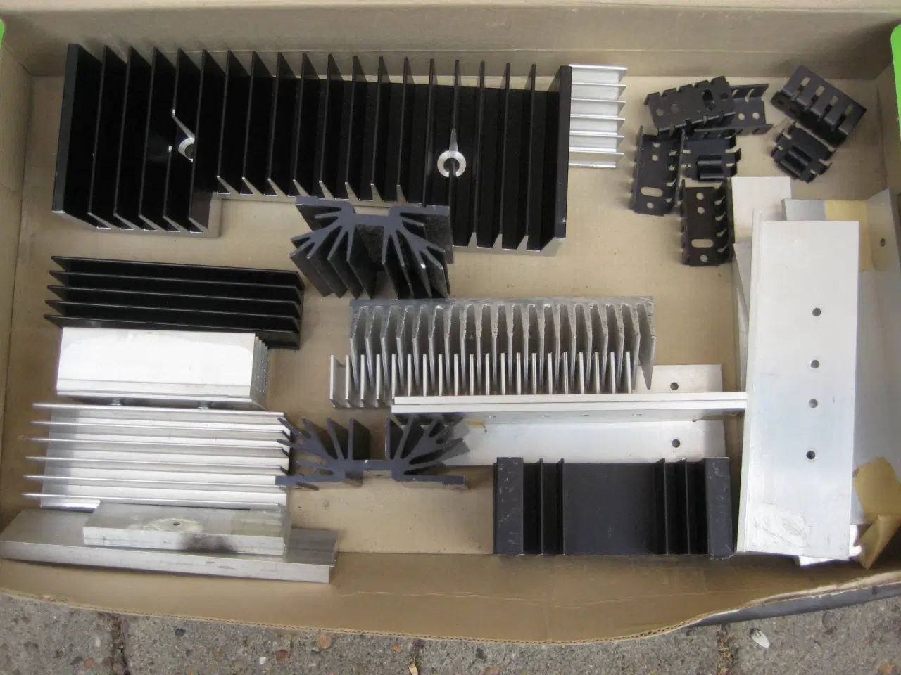 Billede 6 - Diverse stumper til elektronik.