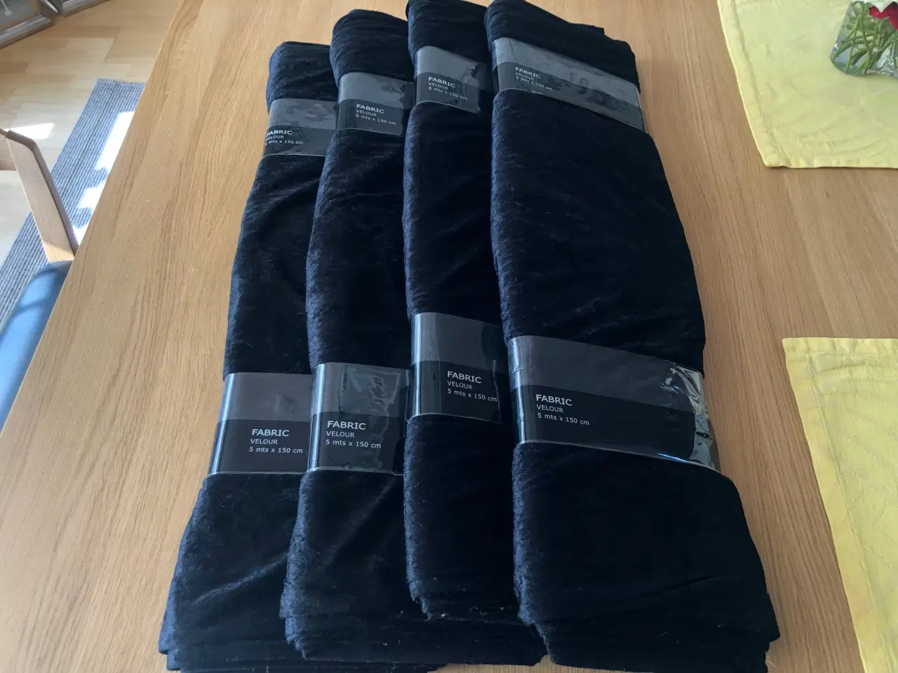 Billede 1 - 4 pk. sort velour 150 x 500 cm