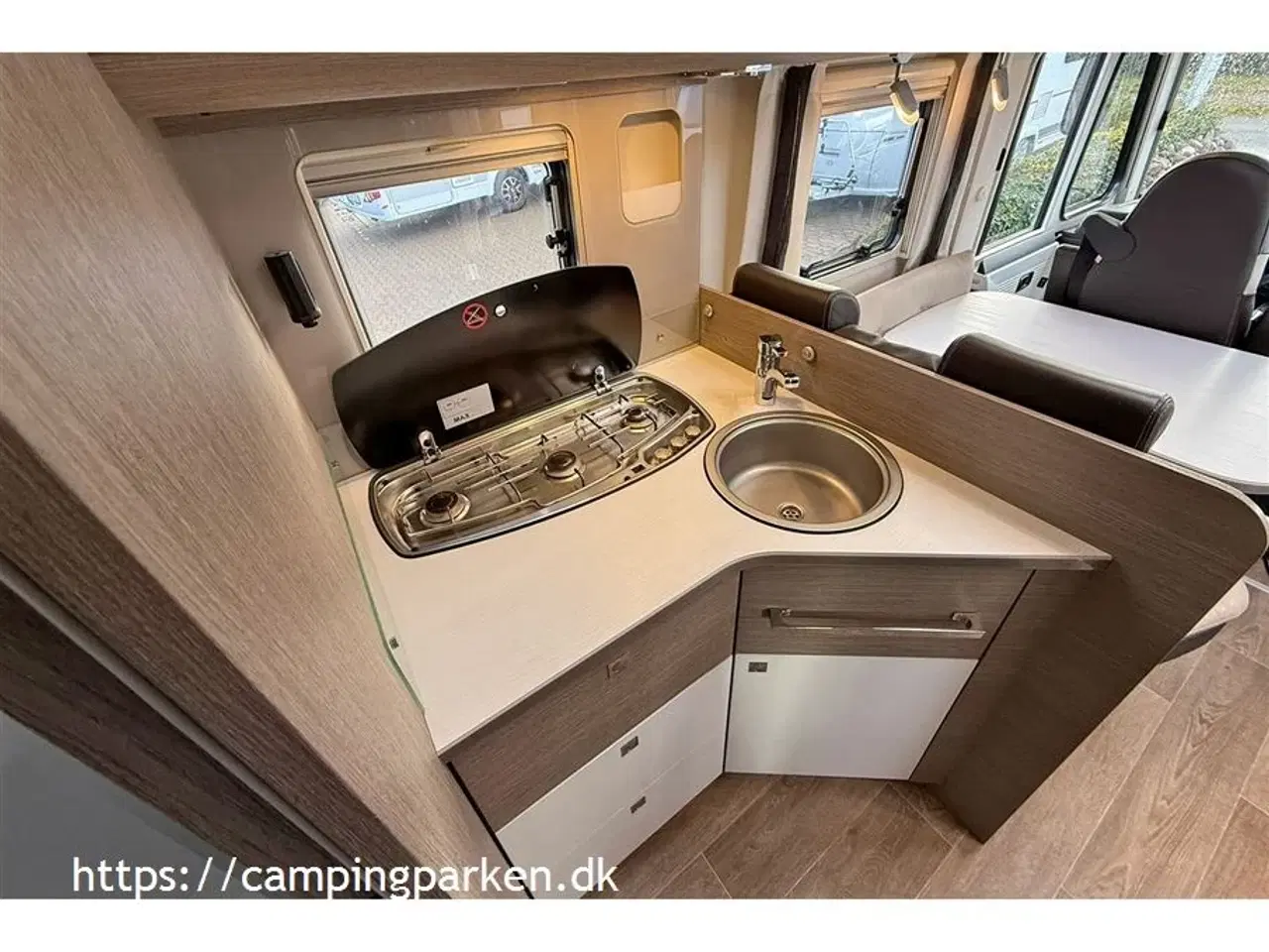 Billede 8 - 2018 - Dethleffs Magic Edition Silver   Dethleffs Magic Edition, kvalitetsvogn med eksklusivt udtryk, Automatgear, Hydrauliske støtteben og aircondition