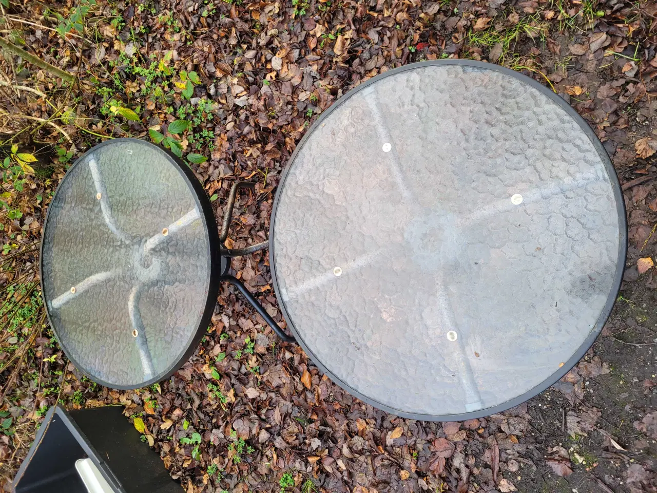 Billede 2 - 2 små runde haveborde 