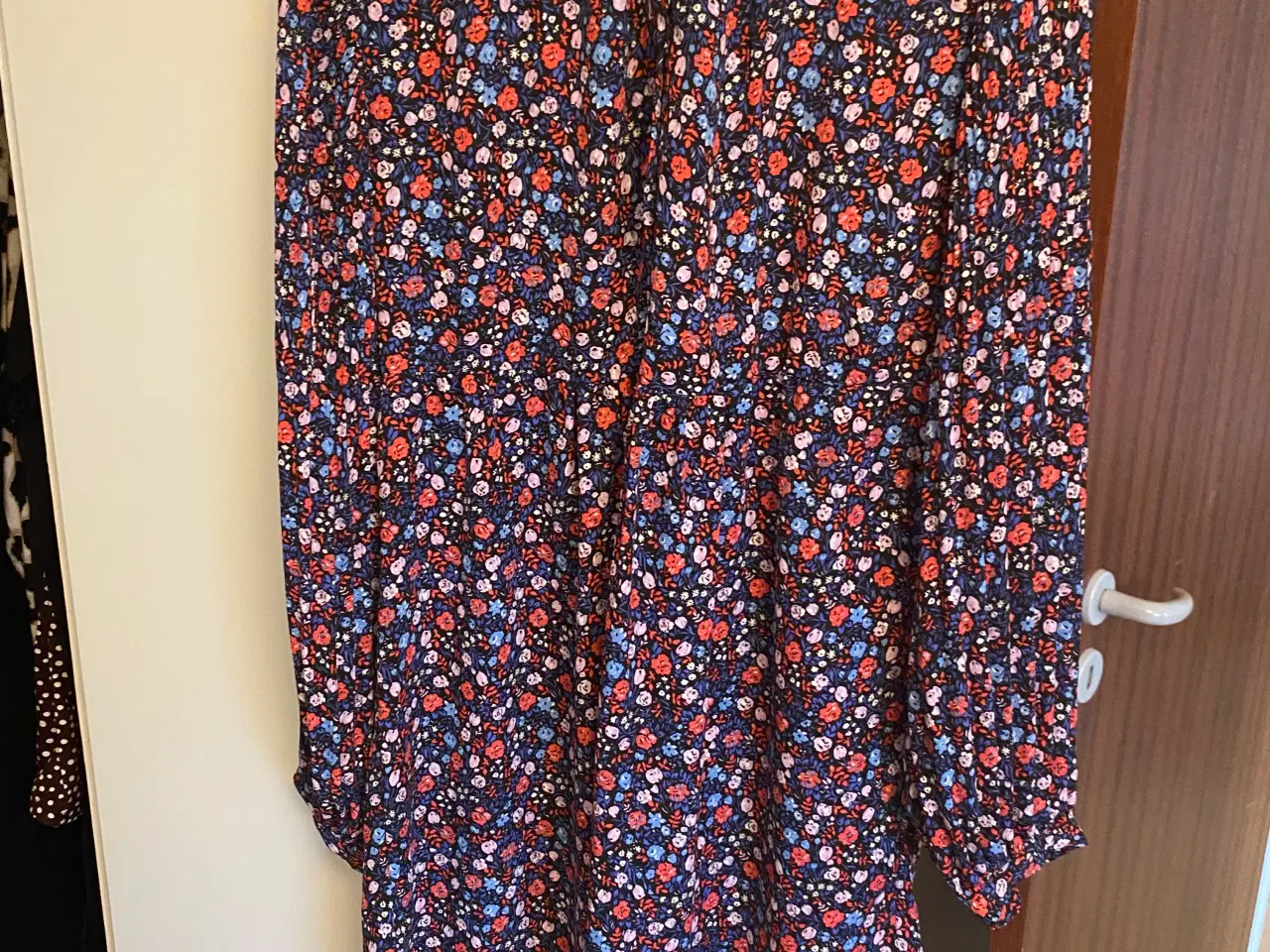 Billede 1 - Blomstret kjole 