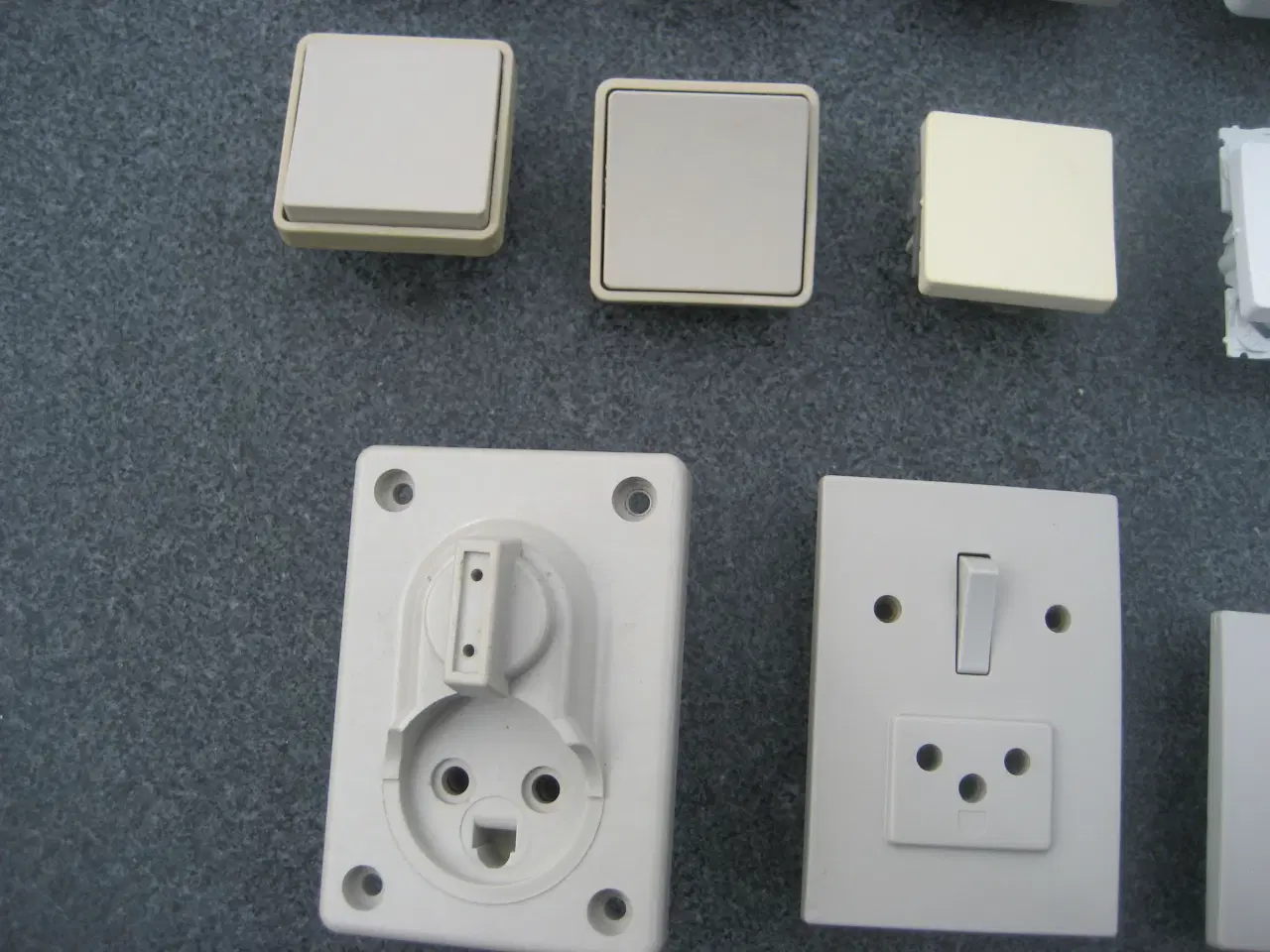 Billede 4 - Div. brugte stikkontakter og afbrydere