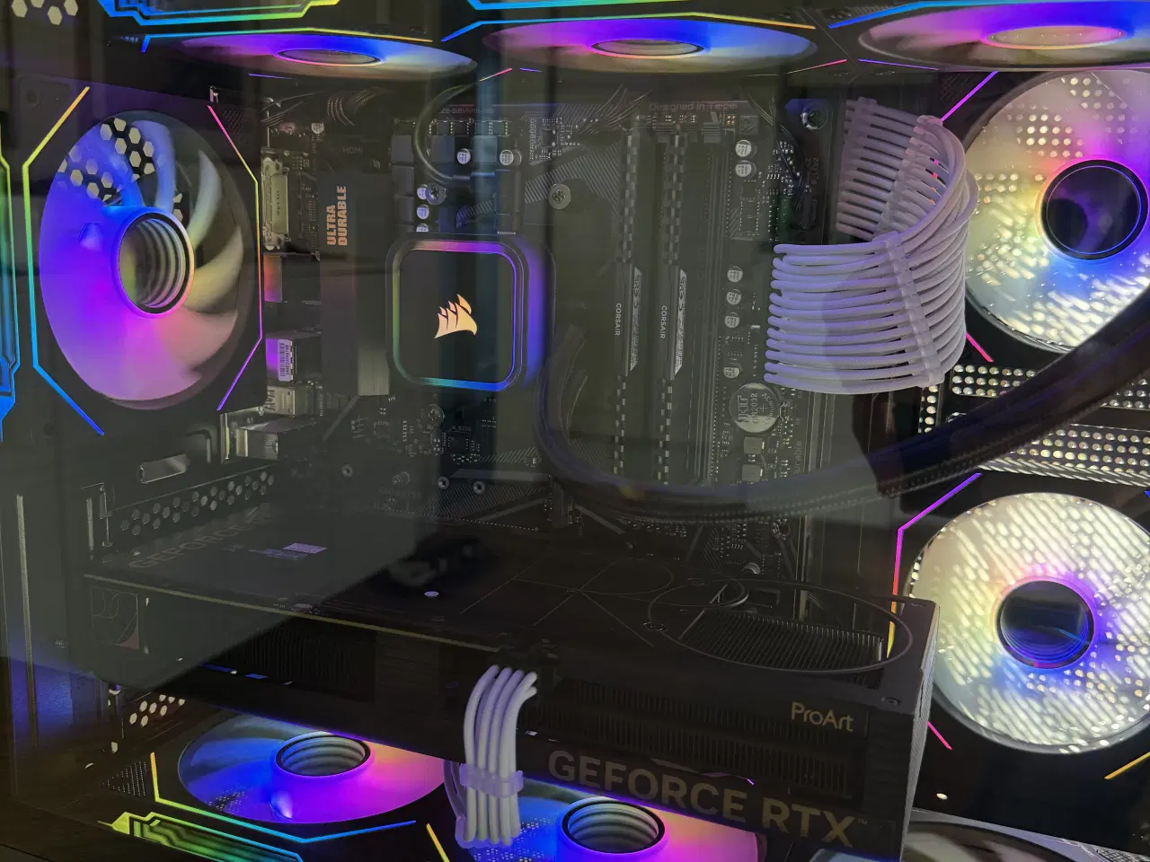Billede 4 - Flot RGB Gaming PC – RTX 4060 / Ryzen 7 / 32GB RAM