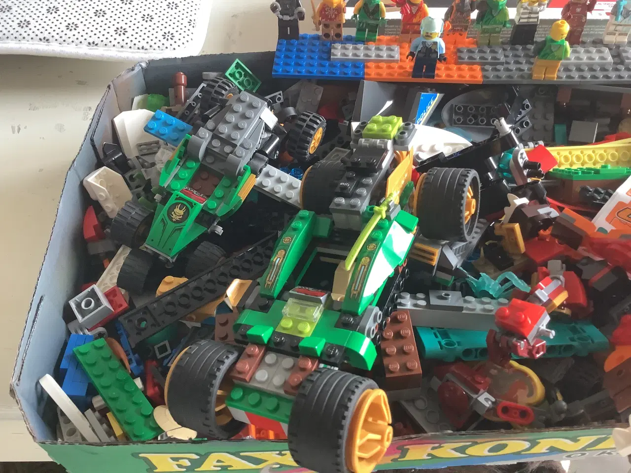Billede 3 - Stor Lego lot. Med bl.a. 14 minifigurer