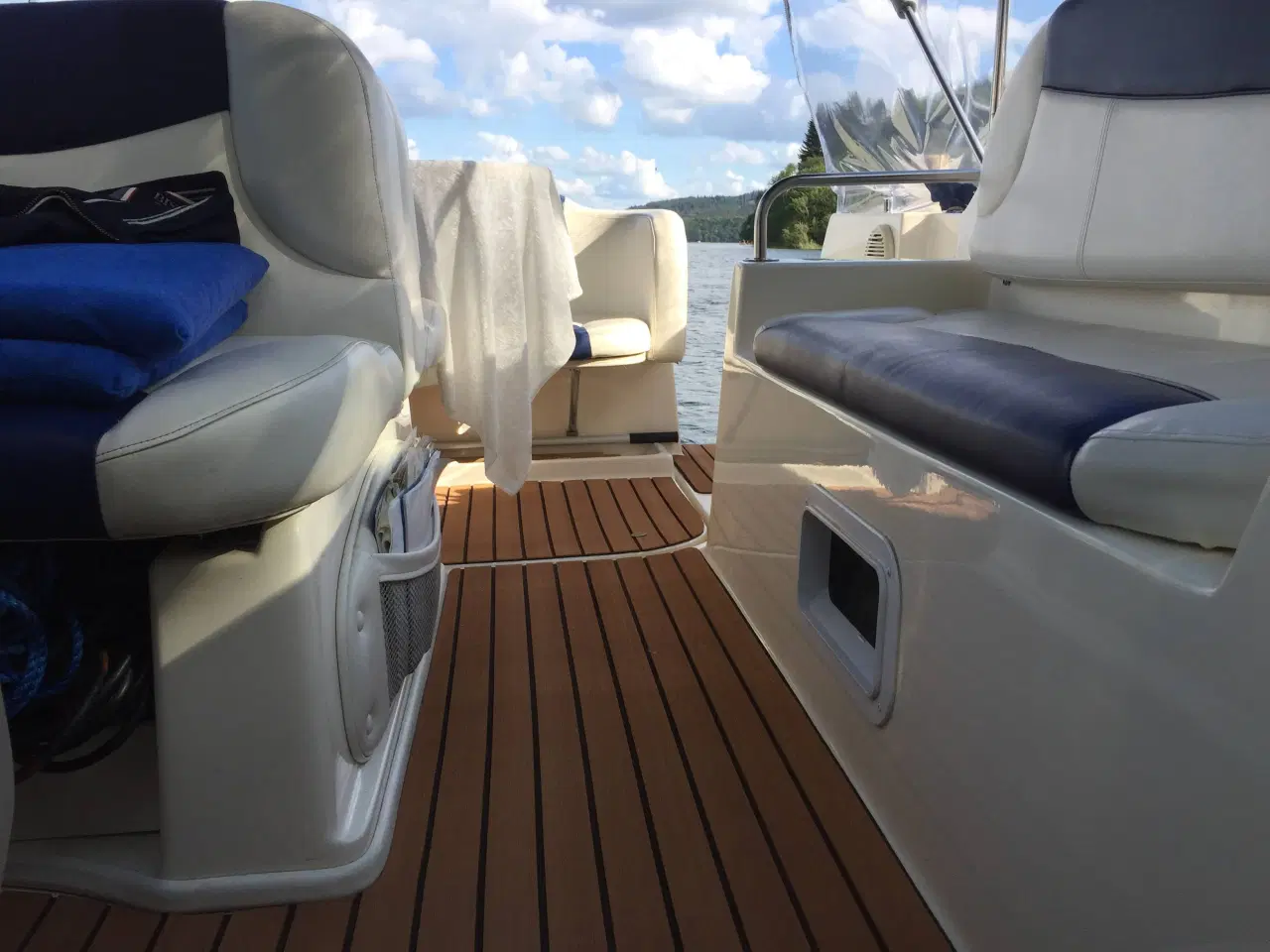 Billede 2 - Rinker Fiesta ved 242 med defekt motor
