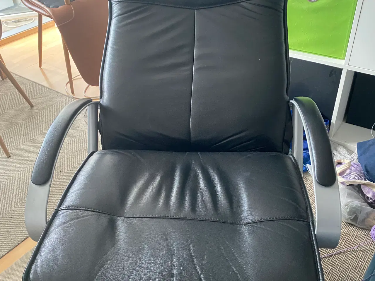 Billede 3 - Pæn lænestol med fodskammel