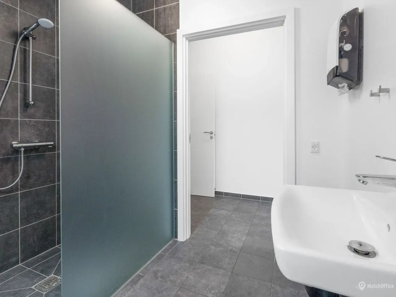 Billede 20 - Attraktiv introleje på kun kr. 1.100 pr. m² - Flot og indbydende storrumskontor