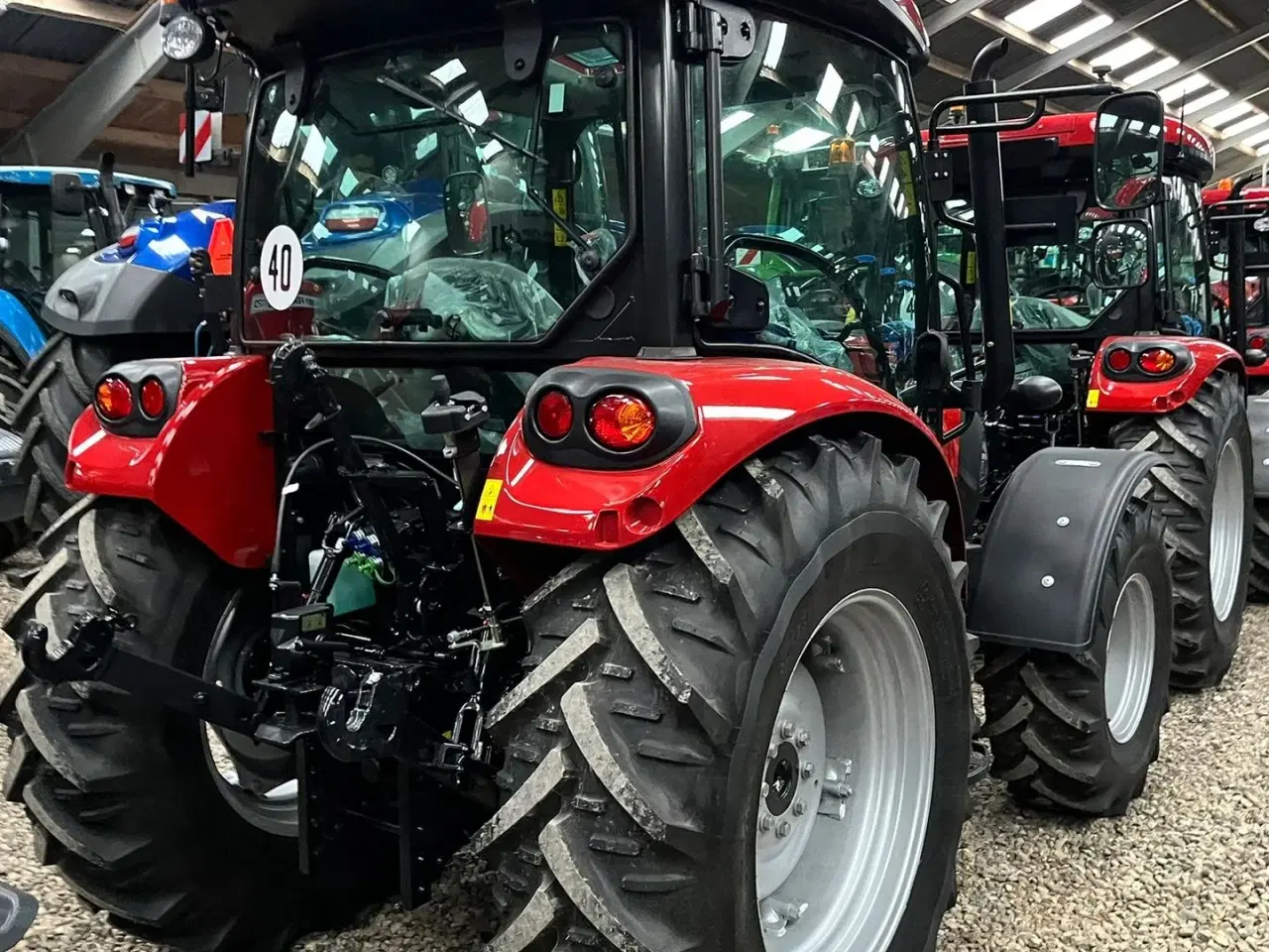 Billede 7 - Case IH Farmall 75 A Med frontlift og koblingsfrit vendegear og brede hjul.
