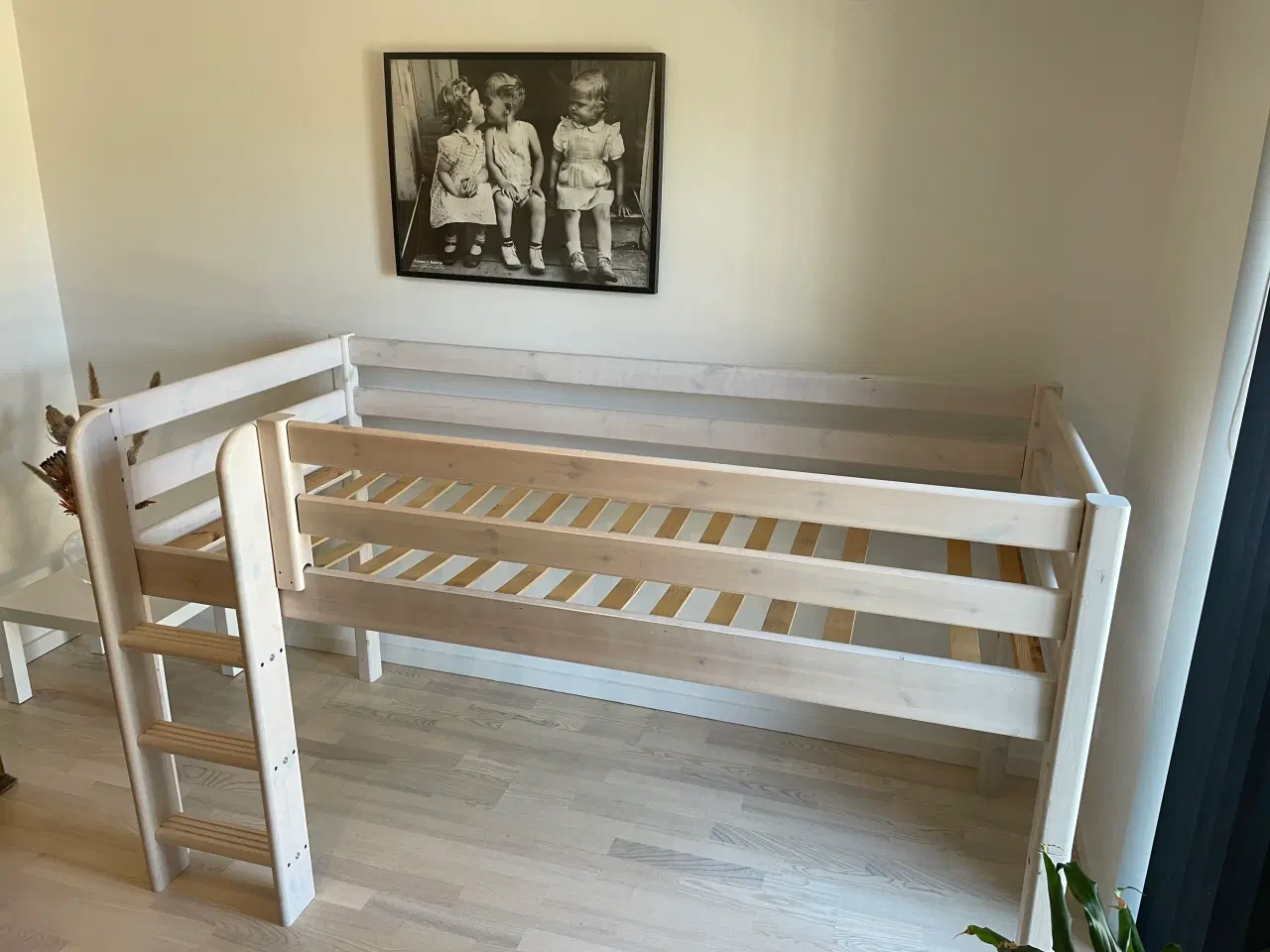 Billede 1 - FLEXA højseng med stige