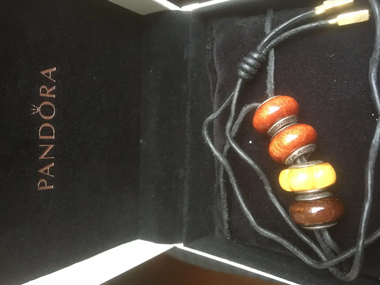 Billede 1 - Pandora læderarmbånd med charms