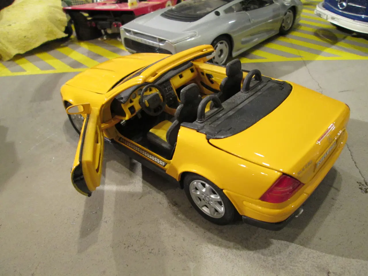 Billede 5 - Modelbil   Mercedes  SLK  230   Maisto  1:18