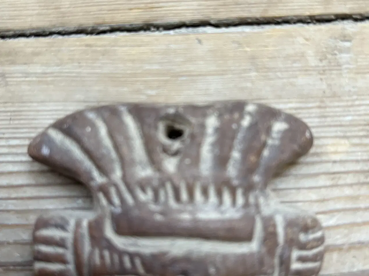 Billede 2 - Lille keramik figur til ophæng