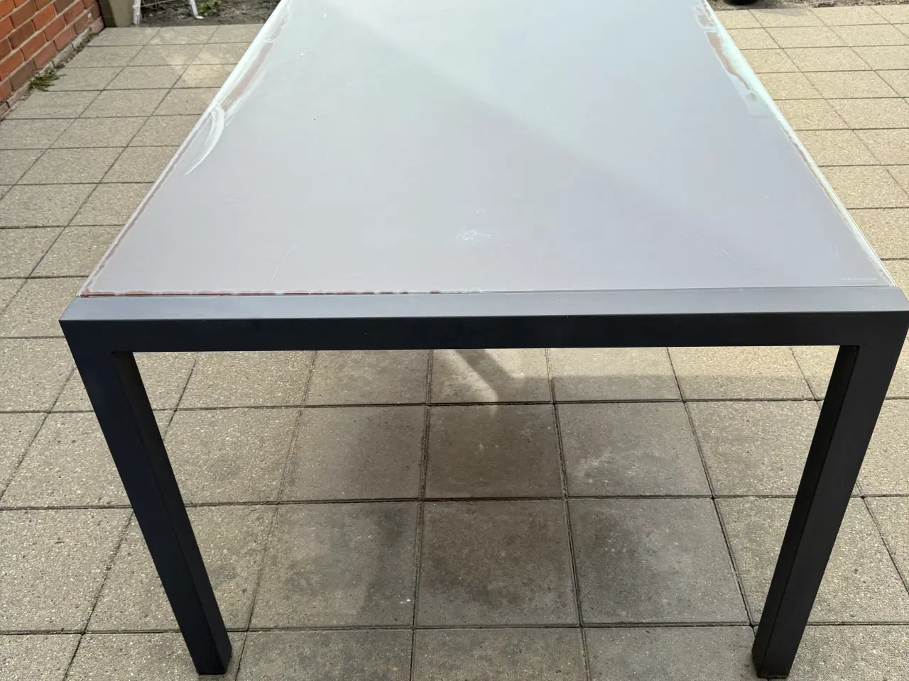 Billede 5 - Cane-line havebord grå metalstel og glasplade 