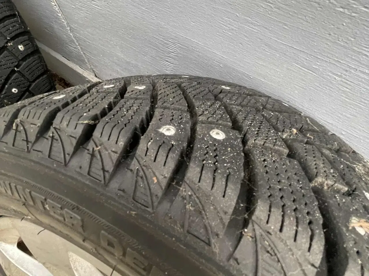 Billede 6 - Alufælge til Mercedes monteret med pigdæk