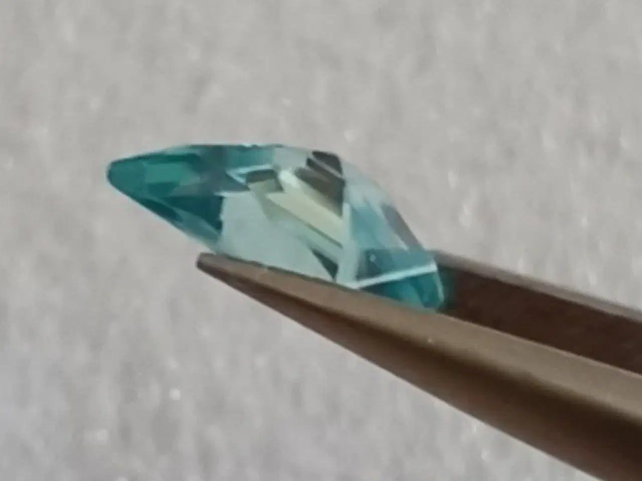 Billede 5 - 2.25 Karat 100% Naturlig Cambodia Blå Zirkon 