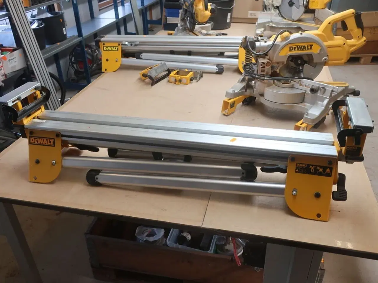 Billede 5 - Kap-/geringssav DEWALT DWS777 -QS med arbejdsbord DE7033 -XJ