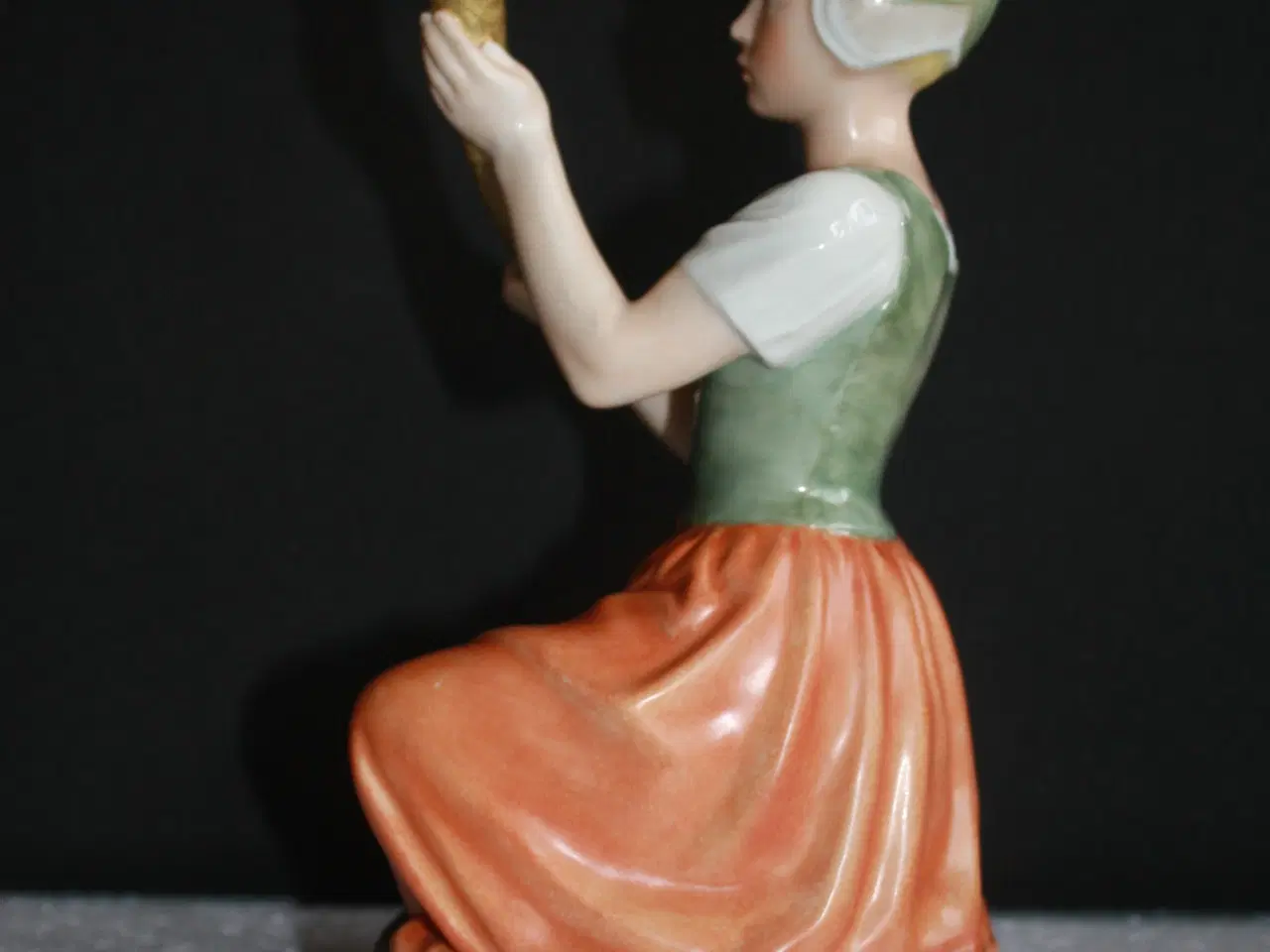 Billede 9 - Pige med guldhorn, Royal copenhagen
