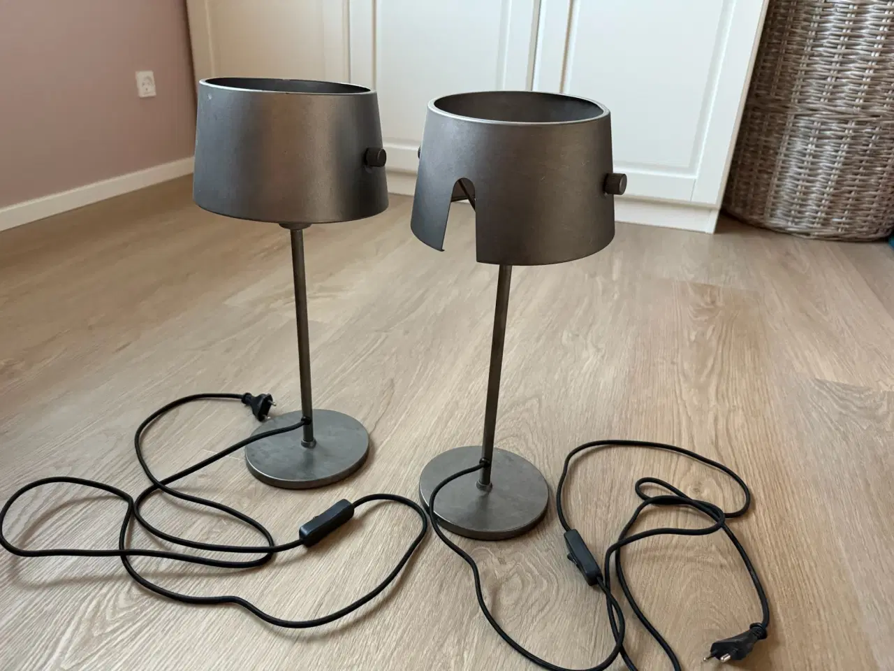 Billede 1 - 2 stk. bordlamper - stilrent design - BILLIGT