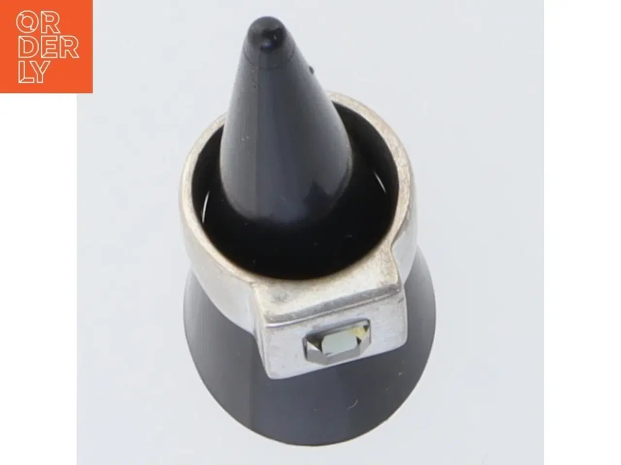 Billede 2 - Sort ring med kvadratisk sten fra Dyrberg Kern (str. Diameter 2 cm)