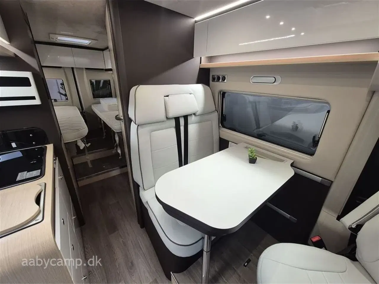 Billede 8 - 2026 - Autostar van 630LJ Design Edition   Luksus Van. Automatgaer. lædersæder.  Alufælge,  langsgående senge.