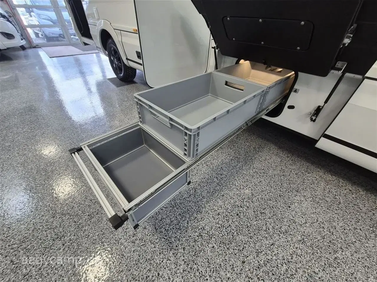 Billede 42 - 2025 - Niesmann+Bischoff Arto 78   solceller. 3x150 Ah lithium batterier. 3000w inverter. Elektrisk markise. Udv. gas/vand. Helårsdæk. 2x TV. Duo control. luft undervogn. Hydrauliske støtteben.