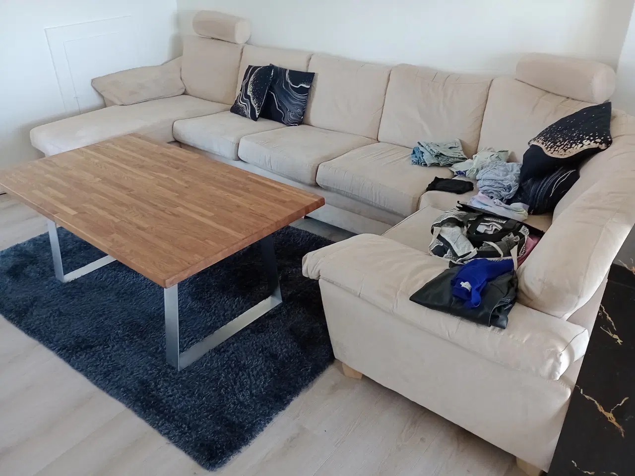 Billede 1 - Flot sofa til 6 pers. m. 12 hynder + Sofabord