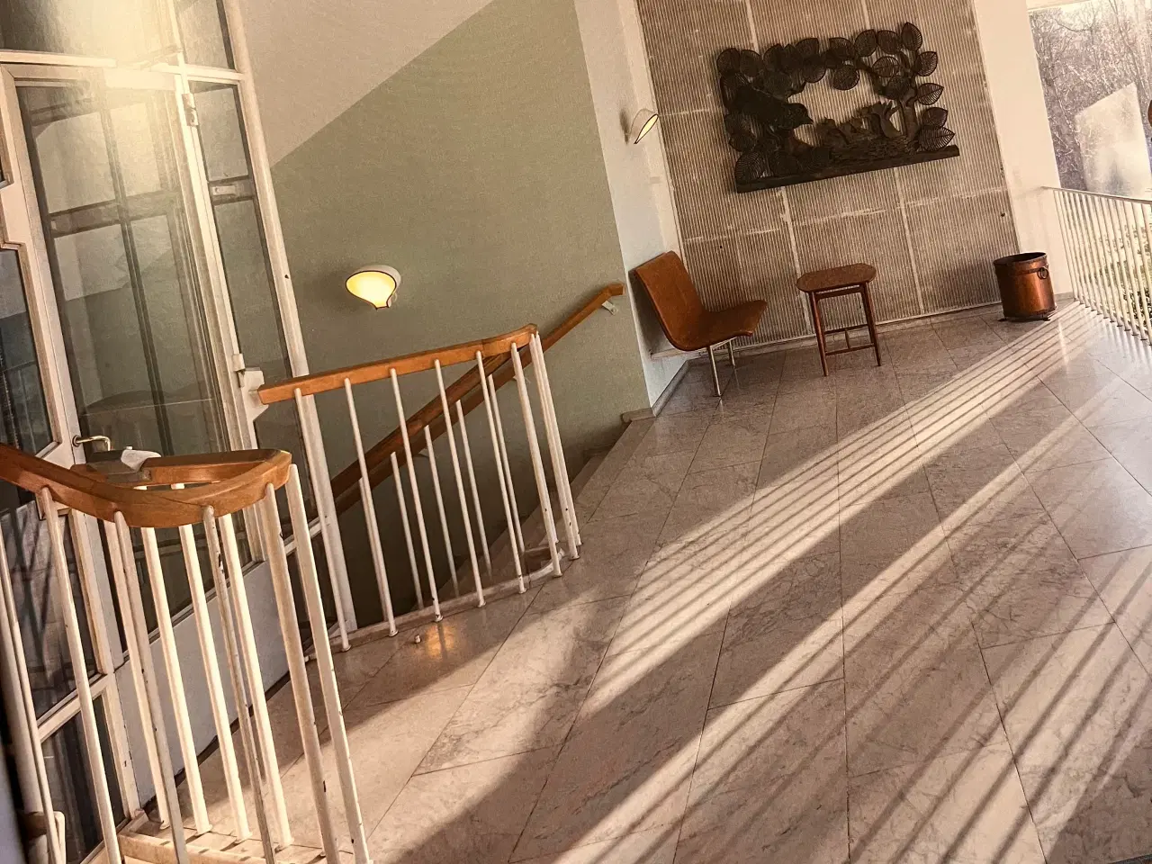 Billede 5 - Rådhuset i Skovbrynet – smuk og dybdegående bog