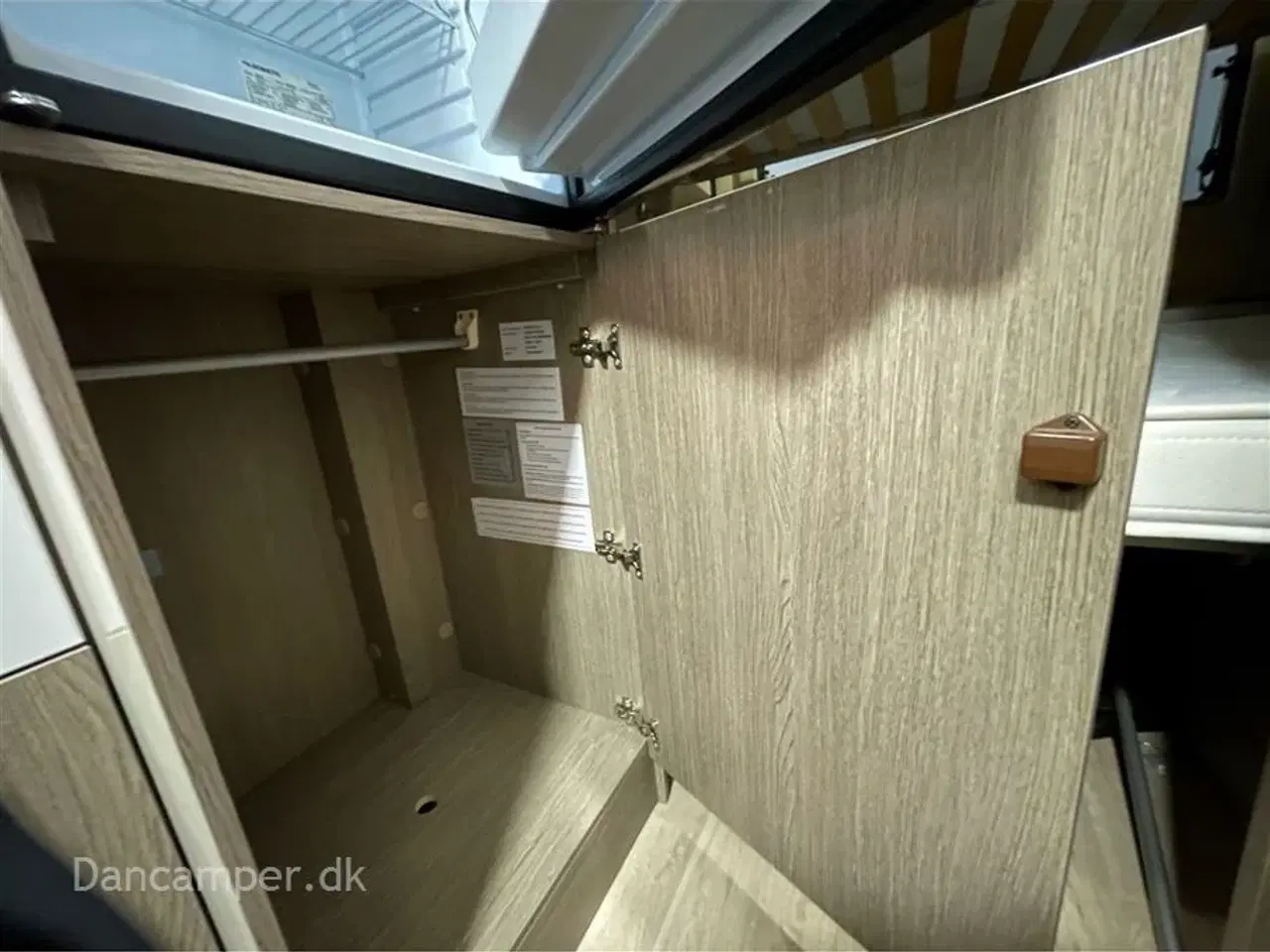 Billede 24 - 2023 - Chausson ROAD LINE V594 VIP MAX   UNDER KLARGØRING! Super spændende, kort van med to dobbeltsenge på tværs i køjesystem. 2,2, L motor , 140 HK, solcelle og markise m.m.