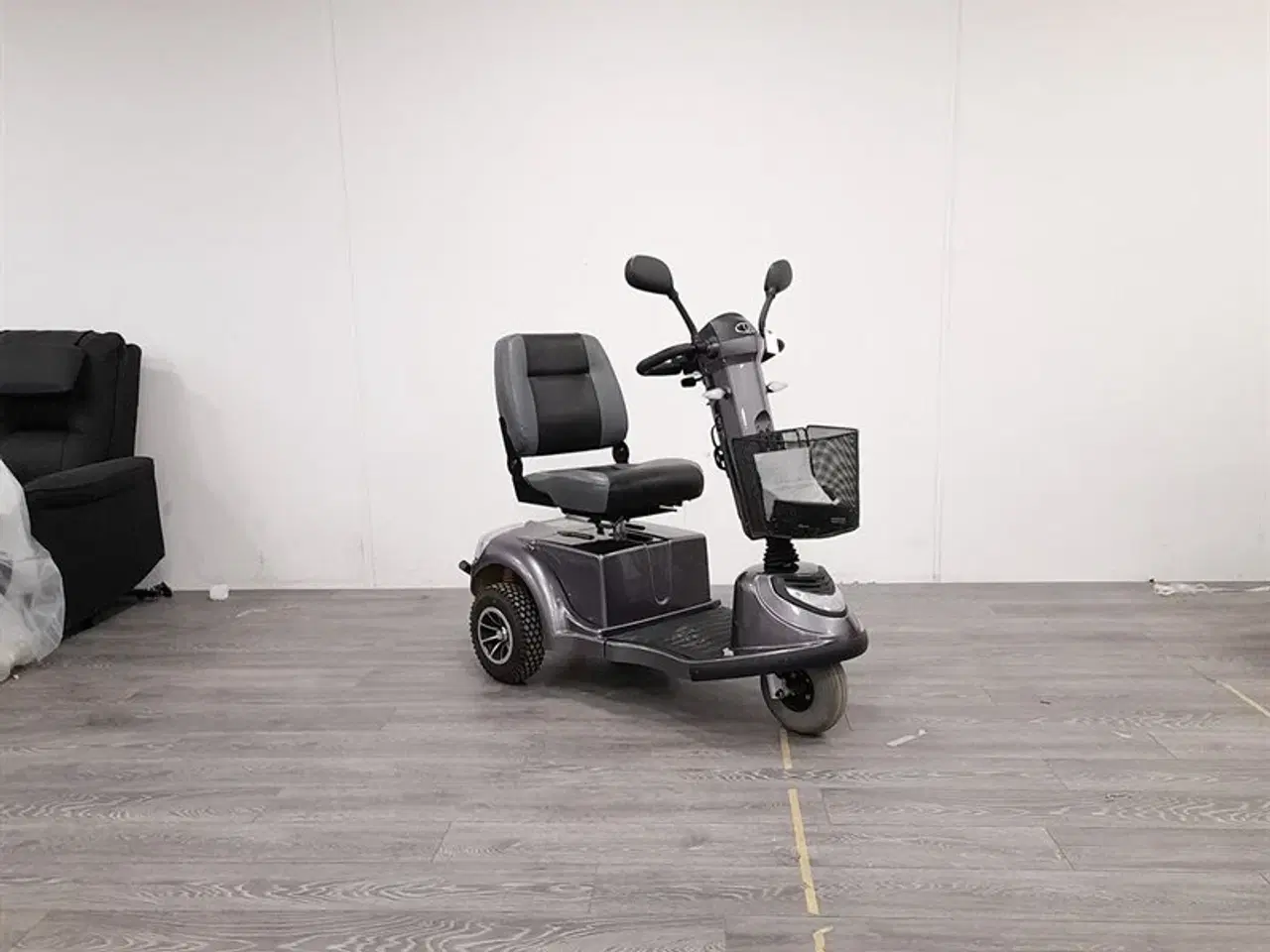 Billede 1 - LM-450 grå