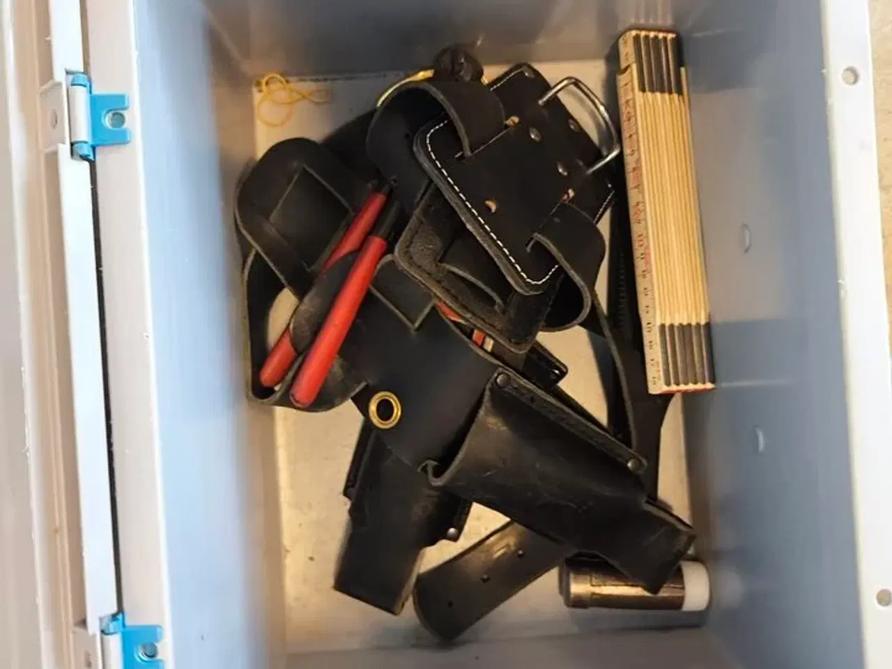 Billede 3 - Kasse m. sikringsgrej samt div.