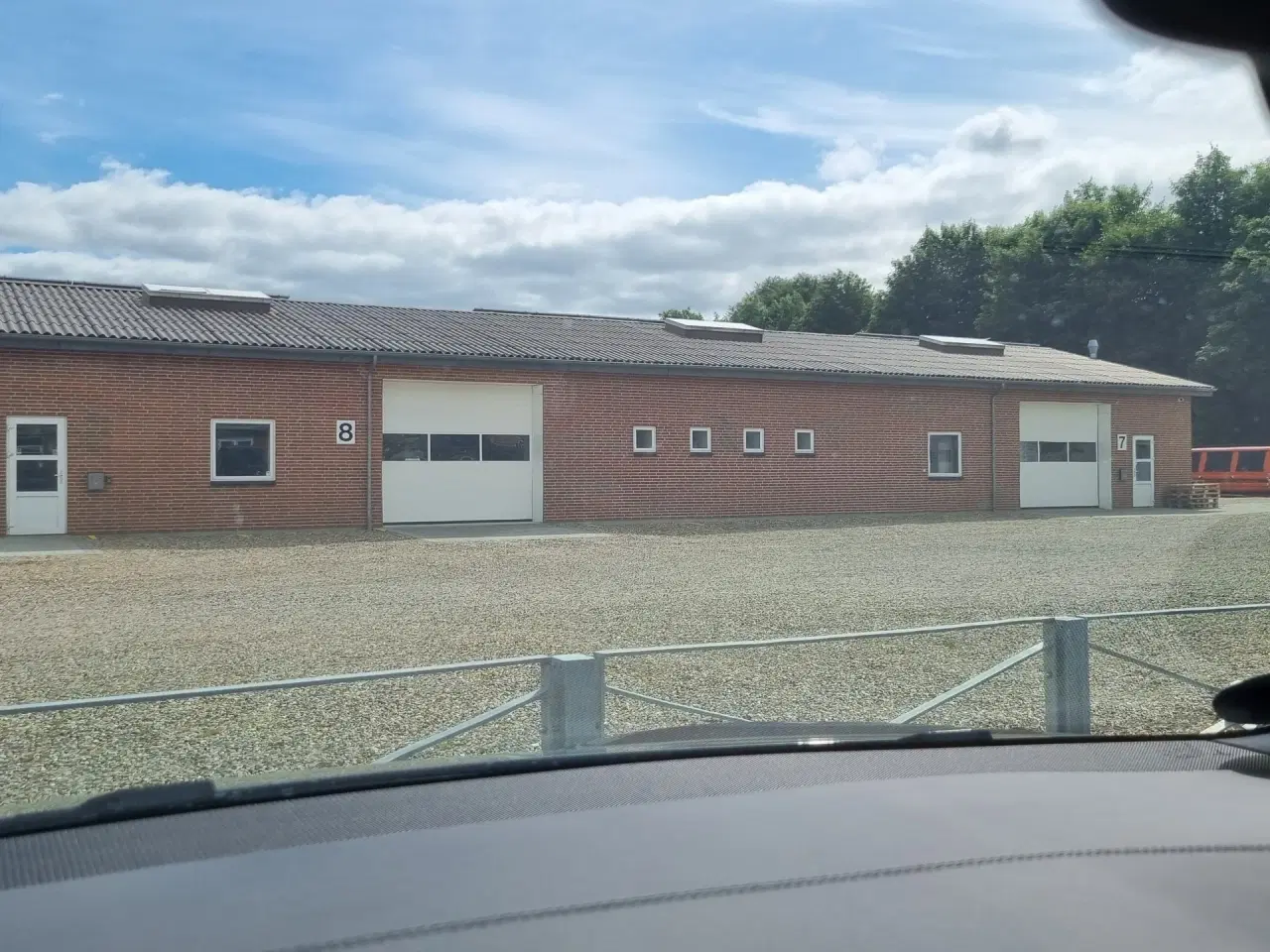 Billede 3 - Lager med port