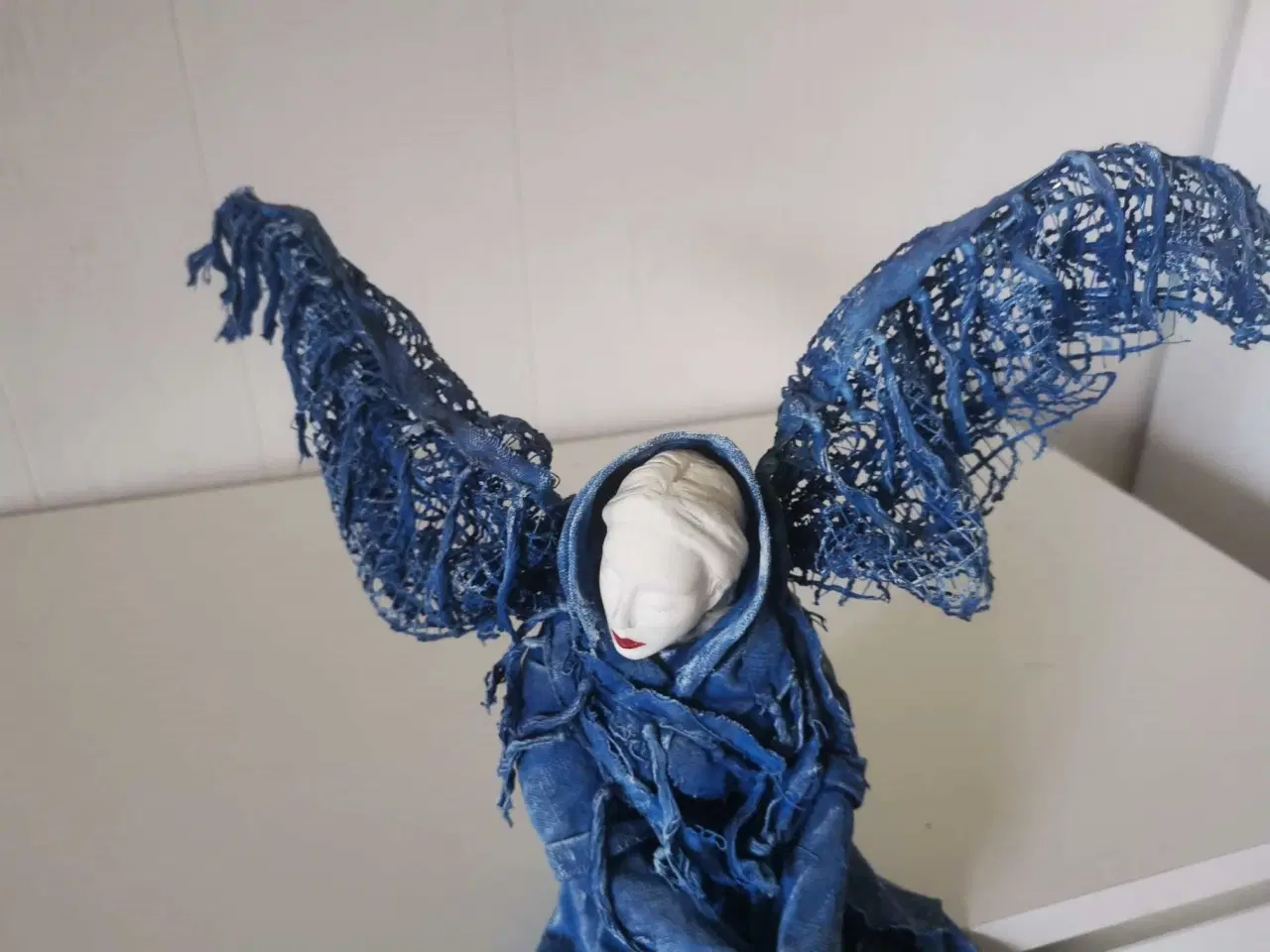 Billede 6 - 💙 Blå Engel – Håndlavet Kunstværk 🕊️