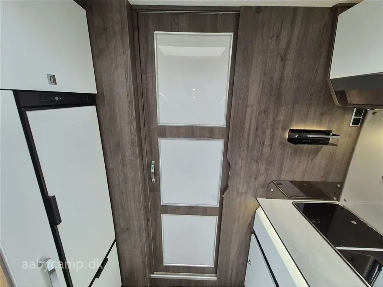 Billede 19 - 2021 - Benimar Amphitryon 957 Solceller. lithium batterier. A/C. hydrauliske støtteben. Webasto Dieselfyr. sænkbart cykelstativ. Luftundervogn på bagaksel.