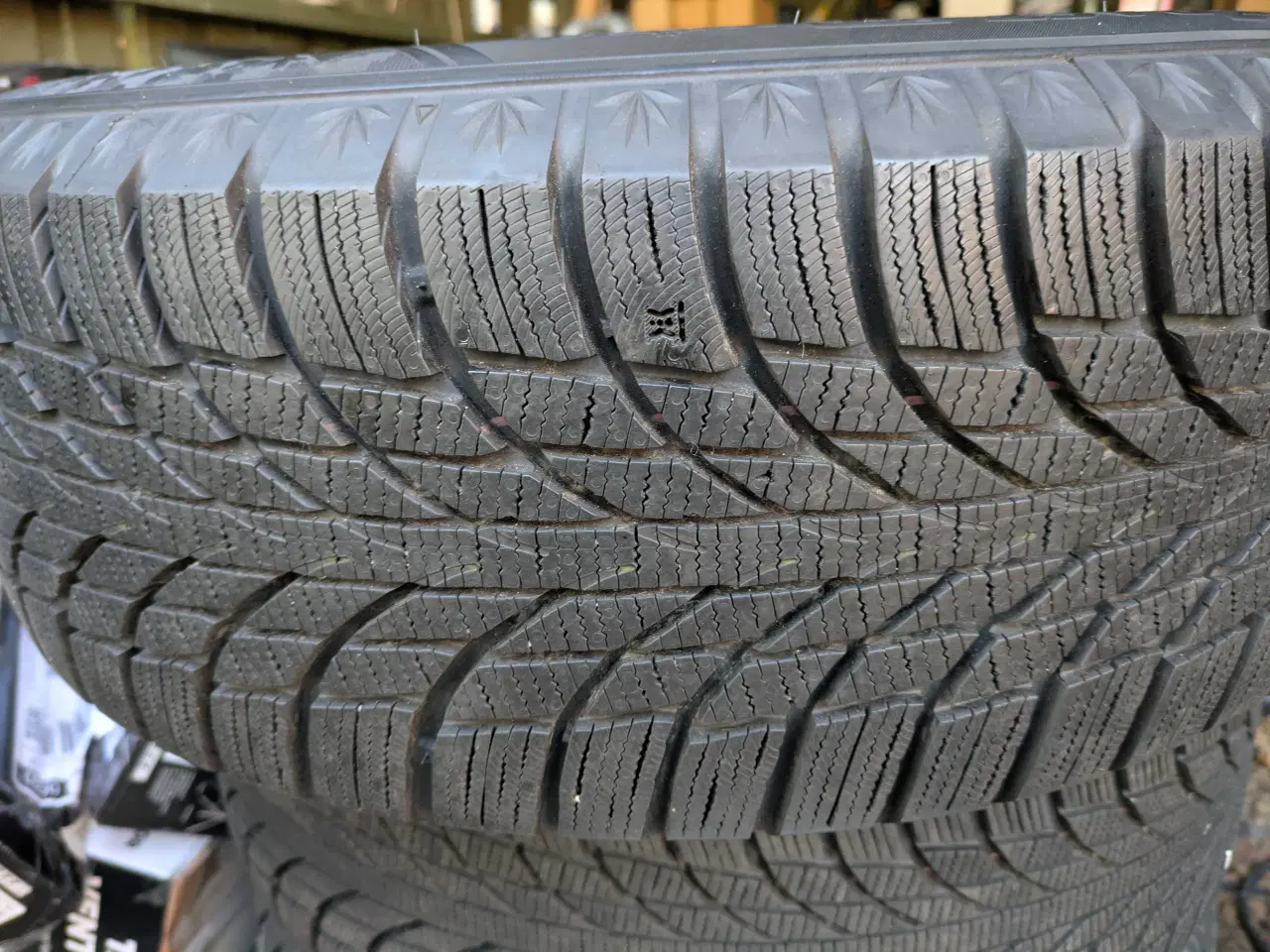 Billede 5 - næsten nye fælge med v.dæk 8 mm