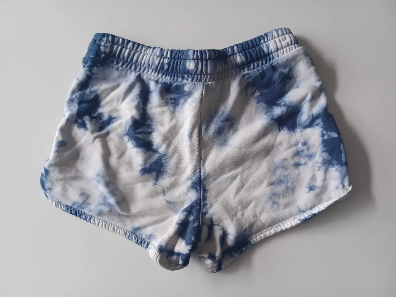 Billede 2 - Tie dye shorts str 8 