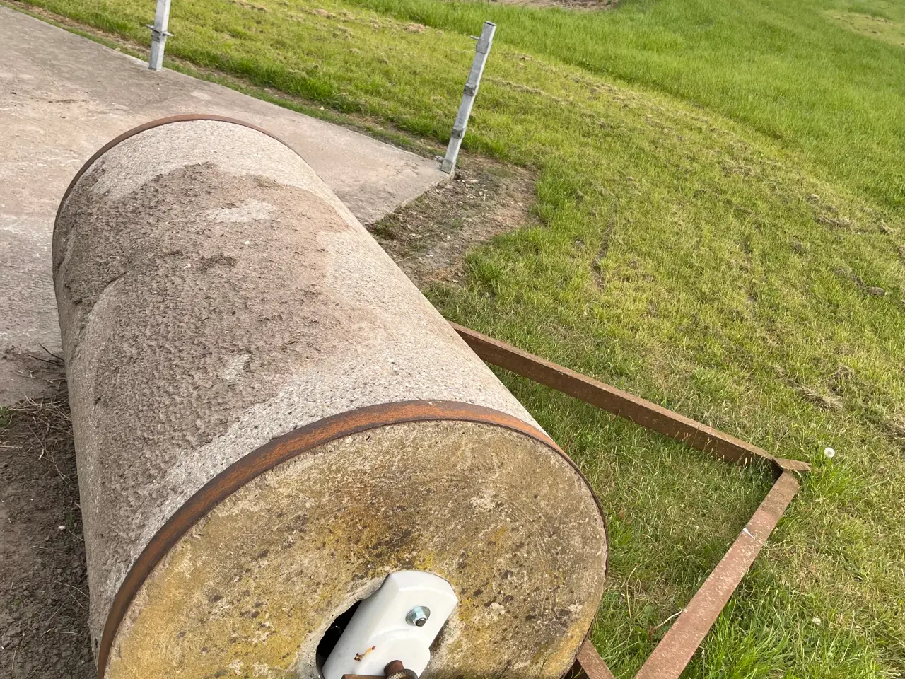 Billede 2 - Cement tromle til traktor 