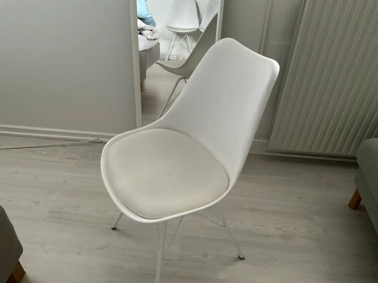 Billede 1 - Hvide Skalstole