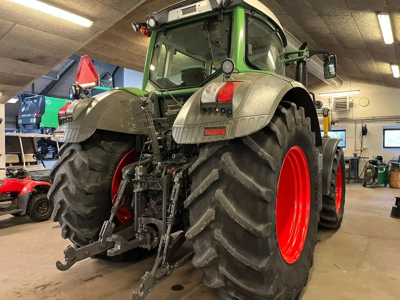 Billede 5 - Fendt 828 Profi model.  Meget flot traktor med nye fordæk.