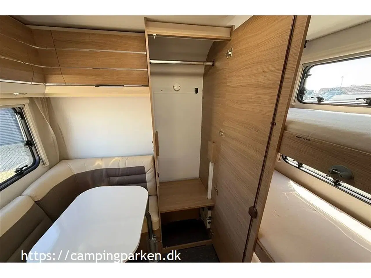 Billede 11 - 2017 - Adria Adora 613 PK   Ideel familevogn med mange sovepladser, 3 langsgående køjesenge og dobbeltseng