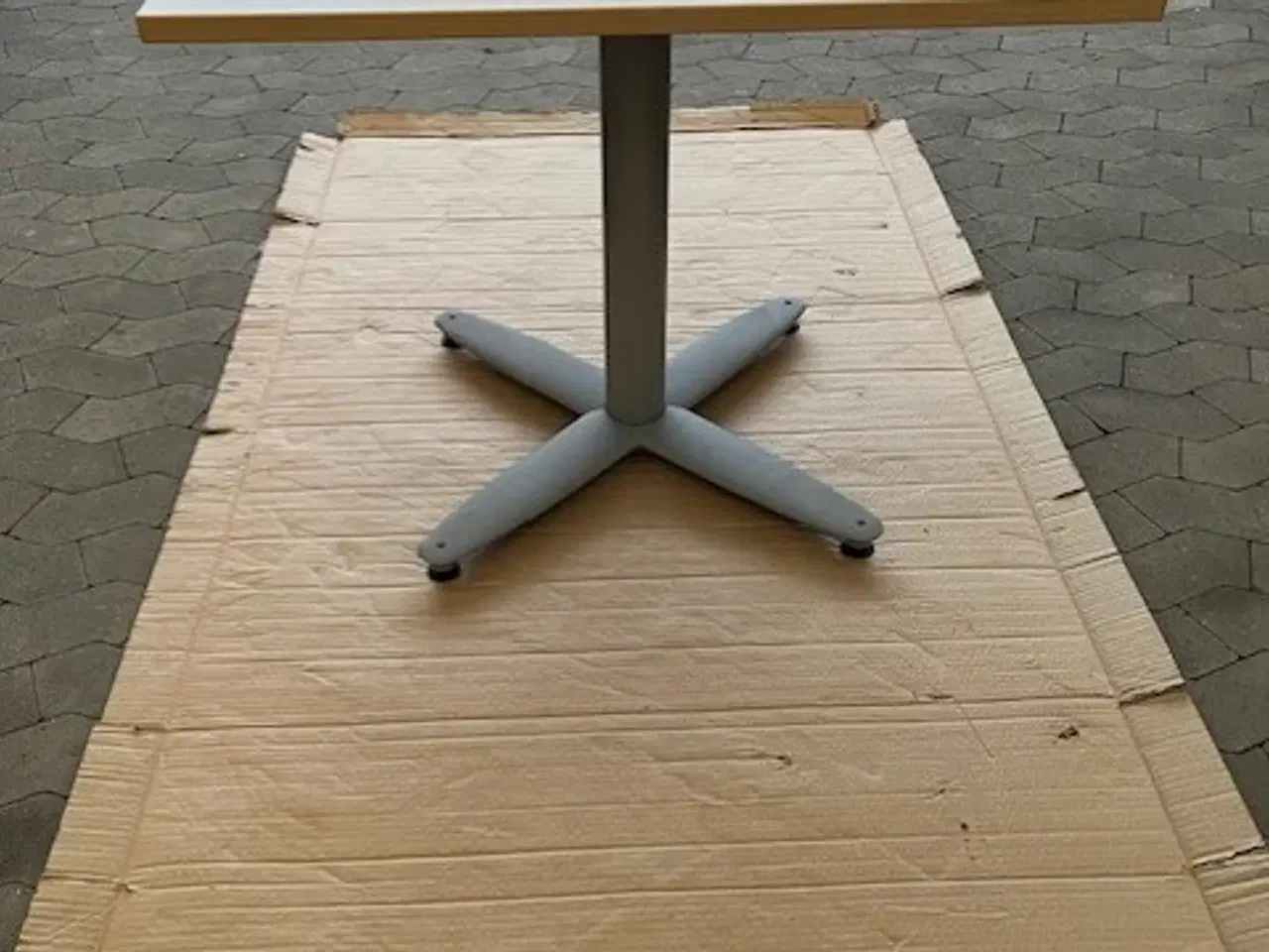 Billede 1 - Bord i bøg 80x80  højde 72