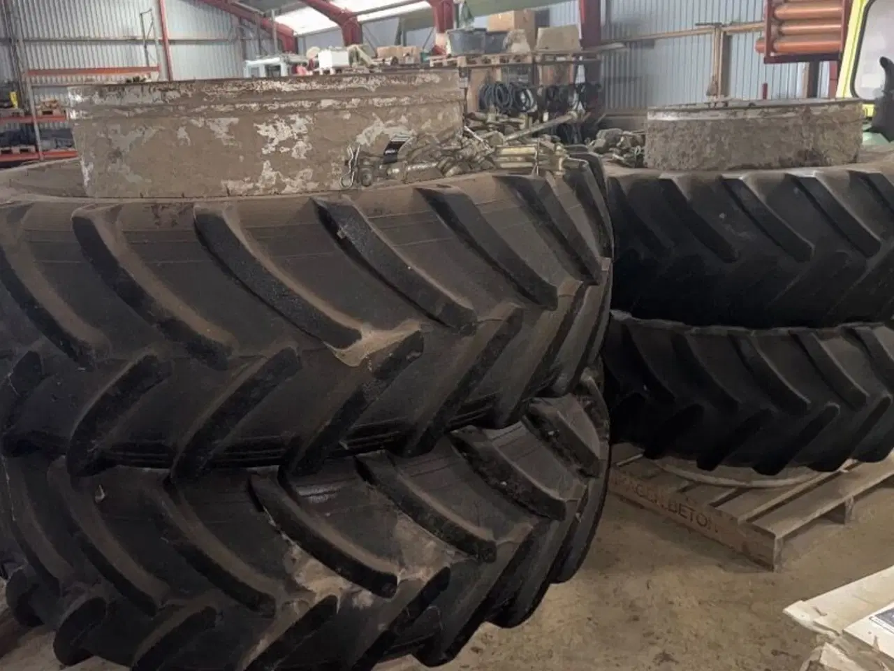 Billede 1 - 2 sæt. Tvillinghjul med spænder 620/70 R42 og 540/65 R30