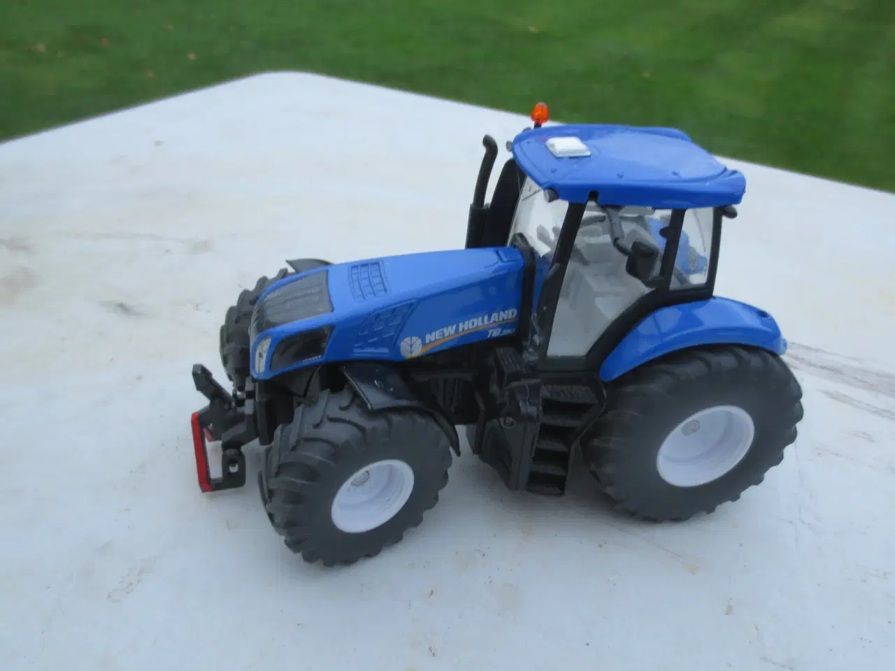 Billede 1 - 1 stk Model Traktor New Holland T8-390