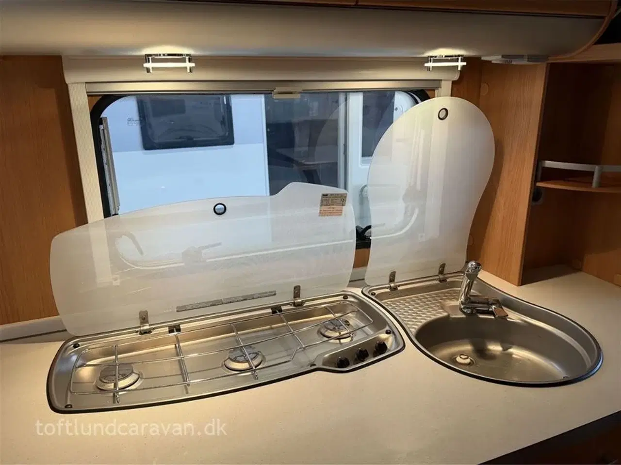 Billede 4 - 2008 - Wilk S3*** 490 HTD 1 ejers, SUPERFLOT med dobbeltseng, m/MOVER, gasbageovn mv. ET GODT TILBUD.