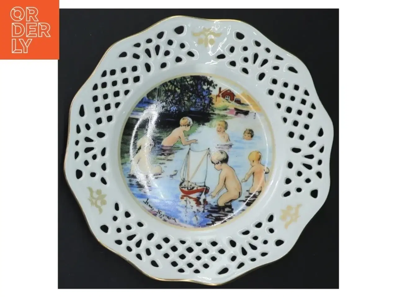 Billede 1 - Jenny Nystrm porcelænstallerken fra Kalmar L&#228;ns Museum (str. Ø 18,5 cm)